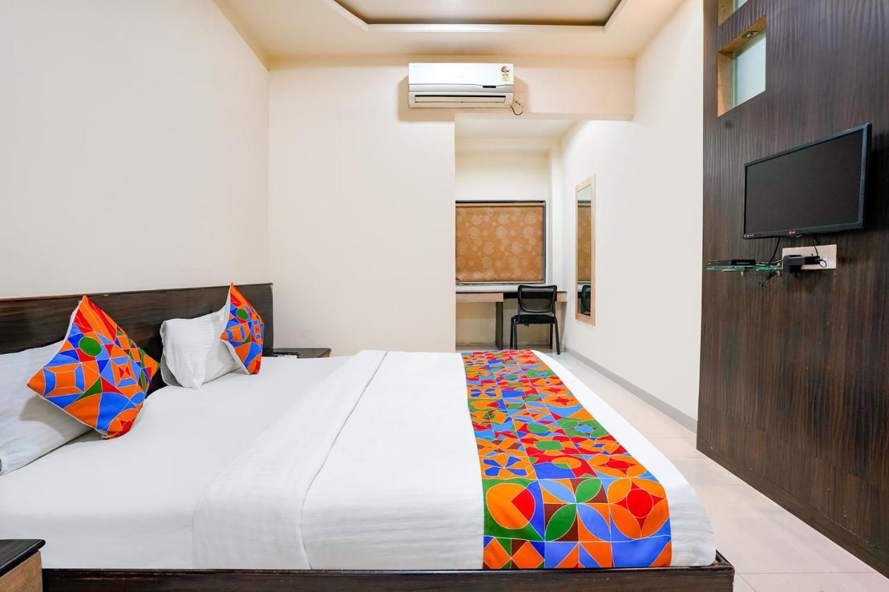 Fabhotel Regent Inn - Nr Skywalk Bridge Pimpri-Chinchwad Kültér fotó