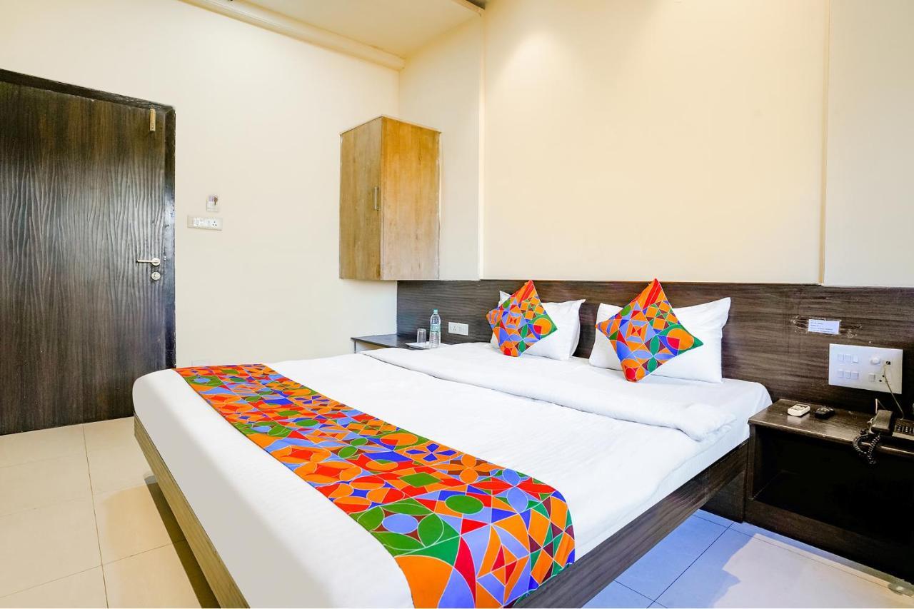 Fabhotel Regent Inn - Nr Skywalk Bridge Pimpri-Chinchwad Kültér fotó